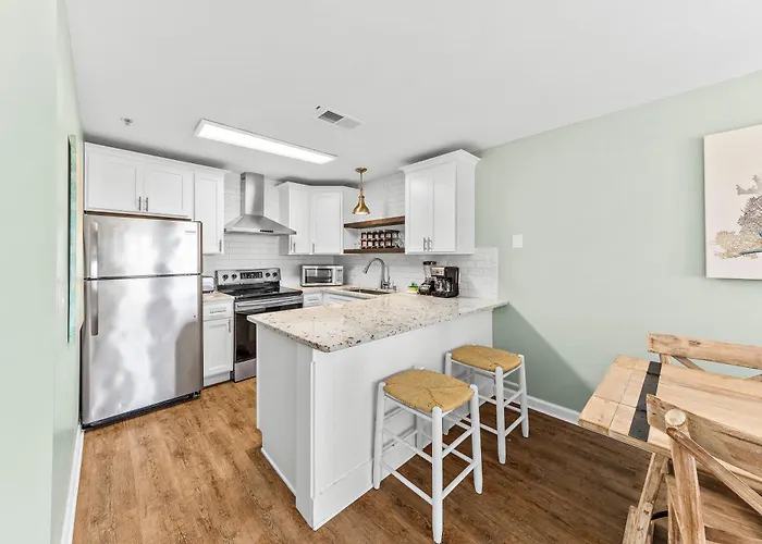Apartment Gulf View King Bed With Bunk And Large L Shaped Balcony In Cozy Perdido Key *