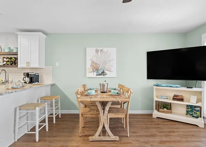 Apartment Gulf View King Bed With Bunk And Large L Shaped Balcony In Cozy Perdido Key